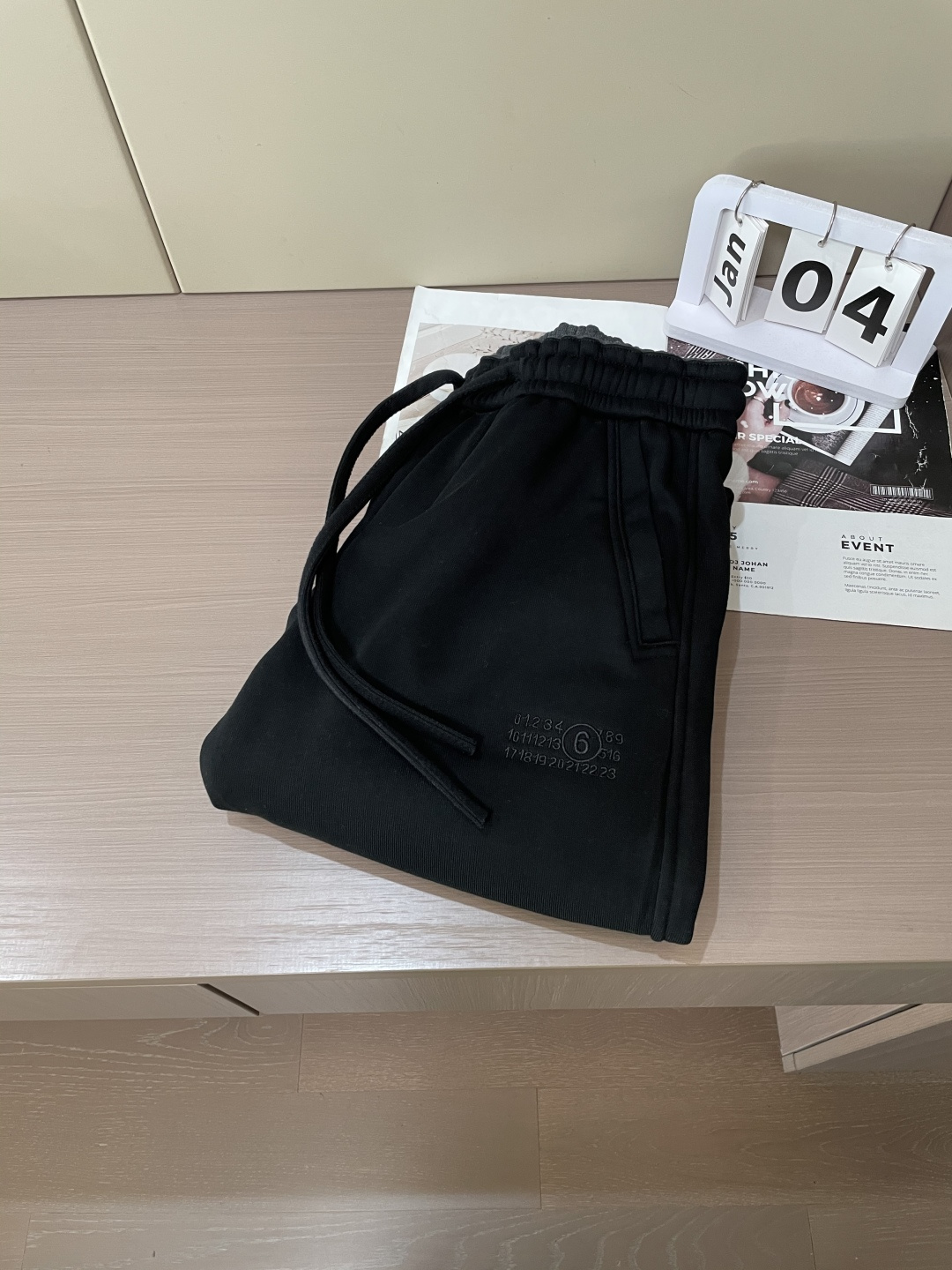 Maison Margiela马吉拉M-3XL弯刀剪裁束脚卫裤 秋冬针织休闲裤男▫️面料：高克重针织带微