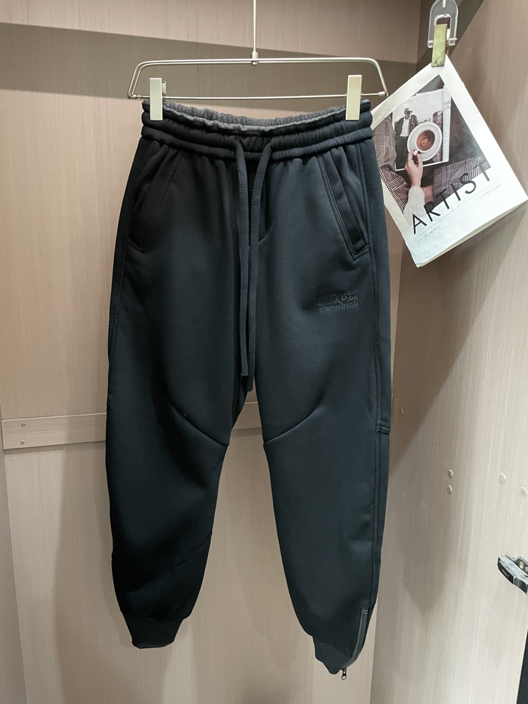 Maison Margiela马吉拉M-3XL弯刀剪裁束脚卫裤 秋冬针织休闲裤男▫️面料：高克重针织带微