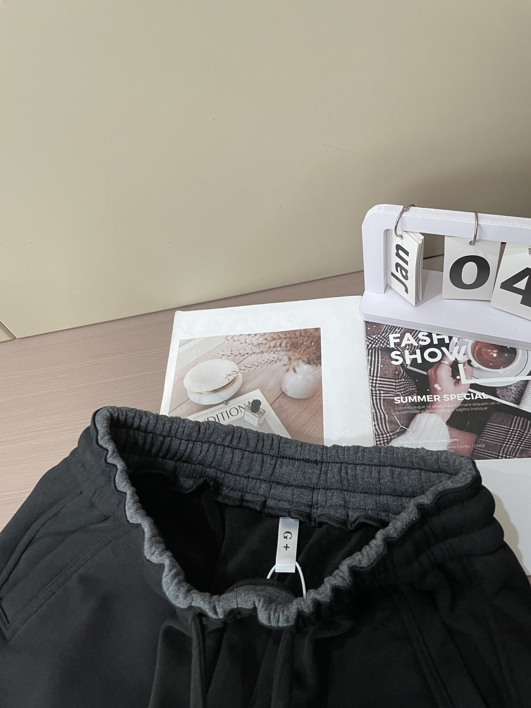 Maison Margiela马吉拉M-3XL弯刀剪裁束脚卫裤 秋冬针织休闲裤男▫️面料：高克重针织带微