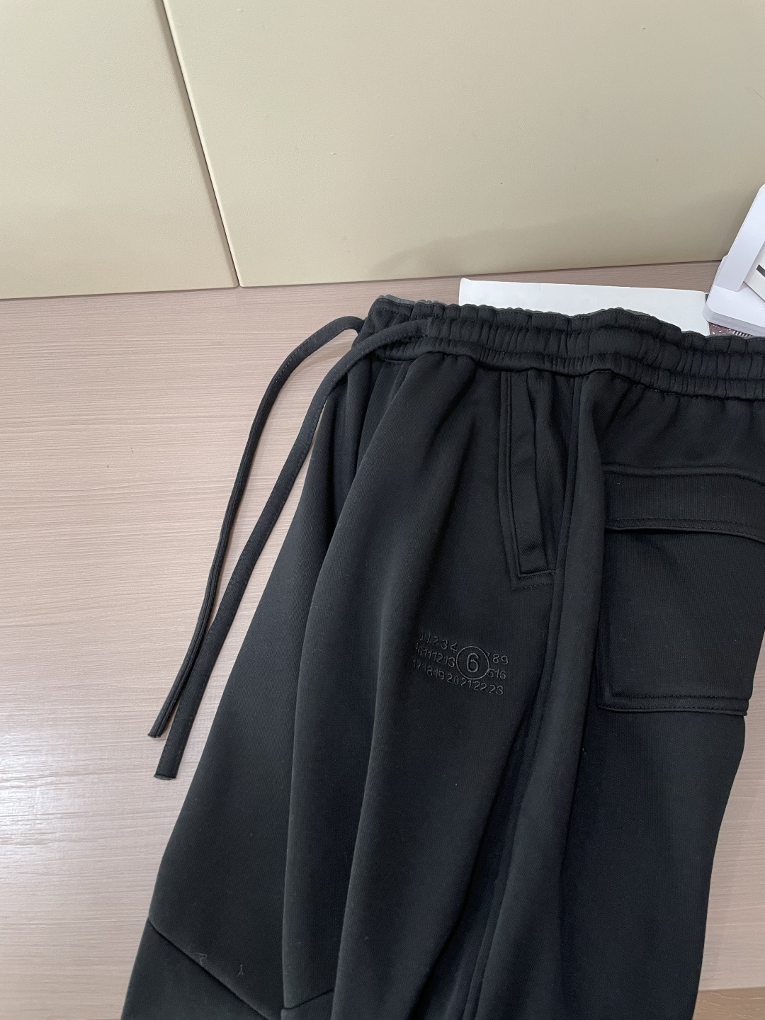 Maison Margiela马吉拉M-3XL弯刀剪裁束脚卫裤 秋冬针织休闲裤男▫️面料：高克重针织带微