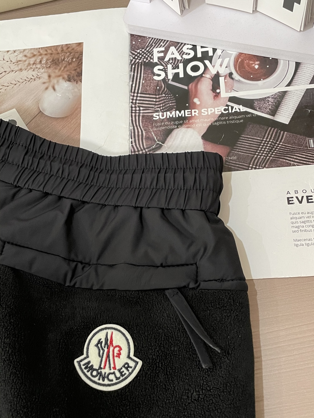 Moncler盟可睐M-3XL男士秋冬双面绒针织休闲裤◆ 面料：精梳棉混纺双面绒材质，触感软糯亲肤，绒感