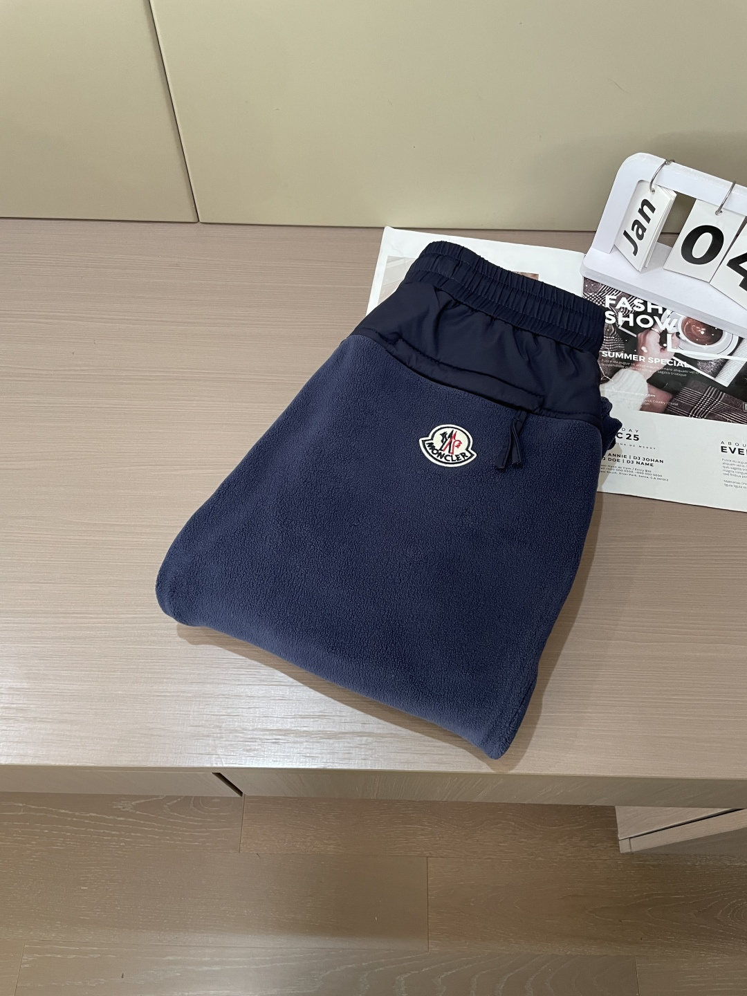 Moncler盟可睐M-3XL男士秋冬双面绒针织休闲裤◆ 面料：精梳棉混纺双面绒材质，触感软糯亲肤，绒感