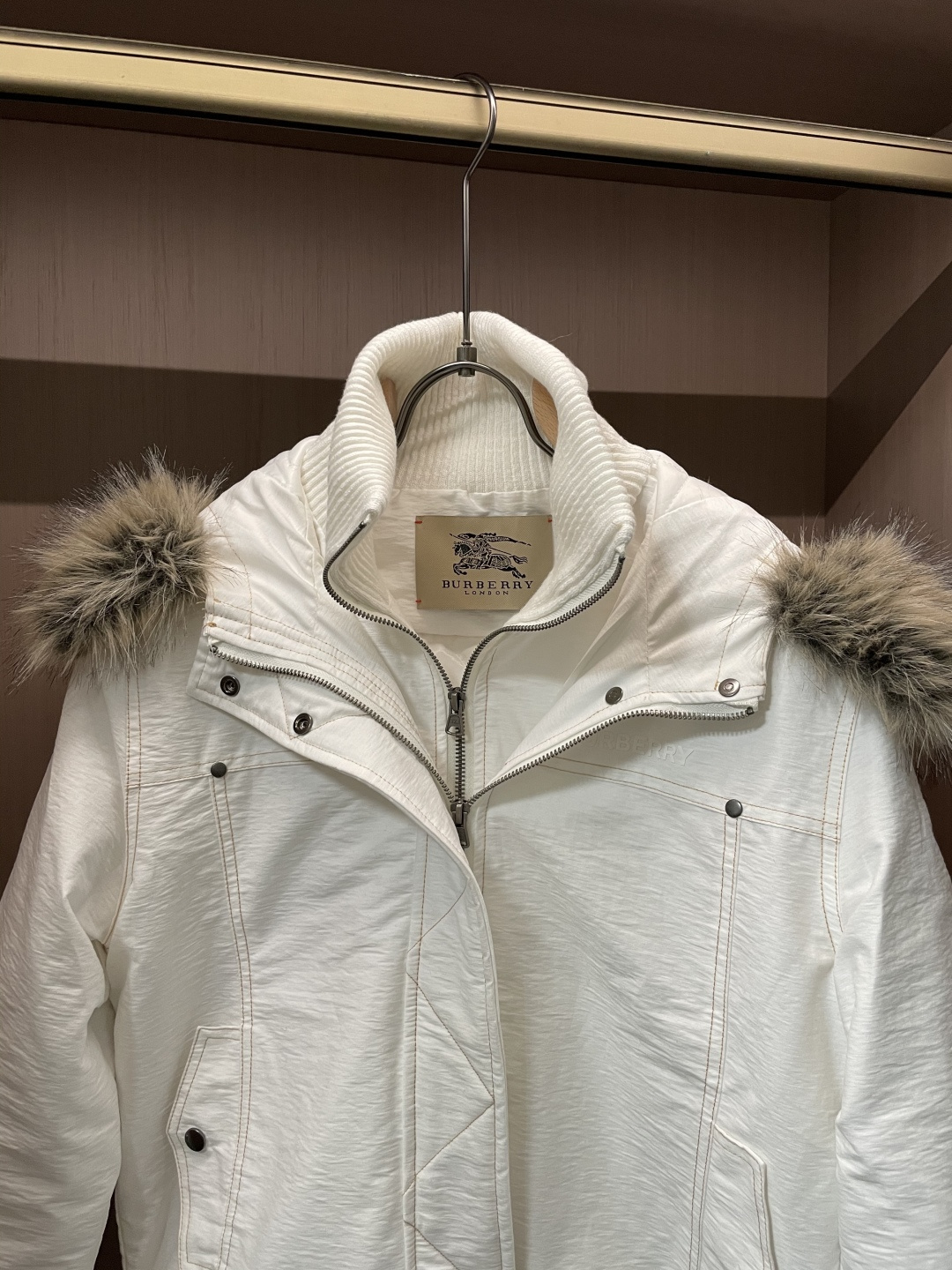 Burberry博柏利秋冬爆款工装风派克棉服 男短款可拆卸毛领抗风保暖外套✨ 高密三防机能面料外层搭配优