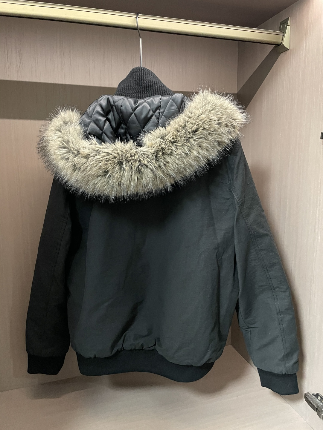 Burberry博柏利秋冬爆款工装风派克棉服 男短款可拆卸毛领抗风保暖外套✨ 高密三防机能面料外层搭配优