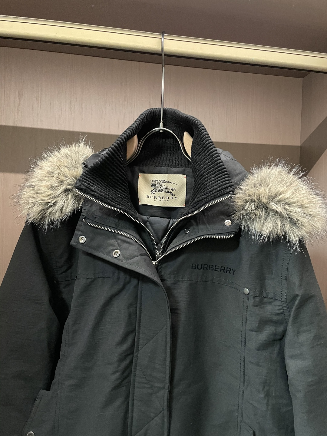 Burberry博柏利秋冬爆款工装风派克棉服 男短款可拆卸毛领抗风保暖外套✨ 高密三防机能面料外层搭配优