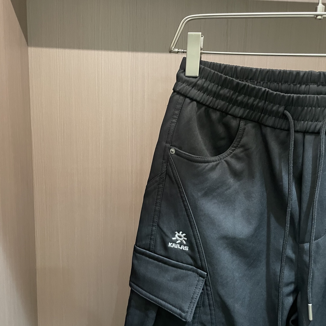 凯乐石2025秋冬最新系列男士加厚休闲裤！内里加绒，非常保暖，北方的宝子们赶紧备上！采用客供弹力柔棉材质