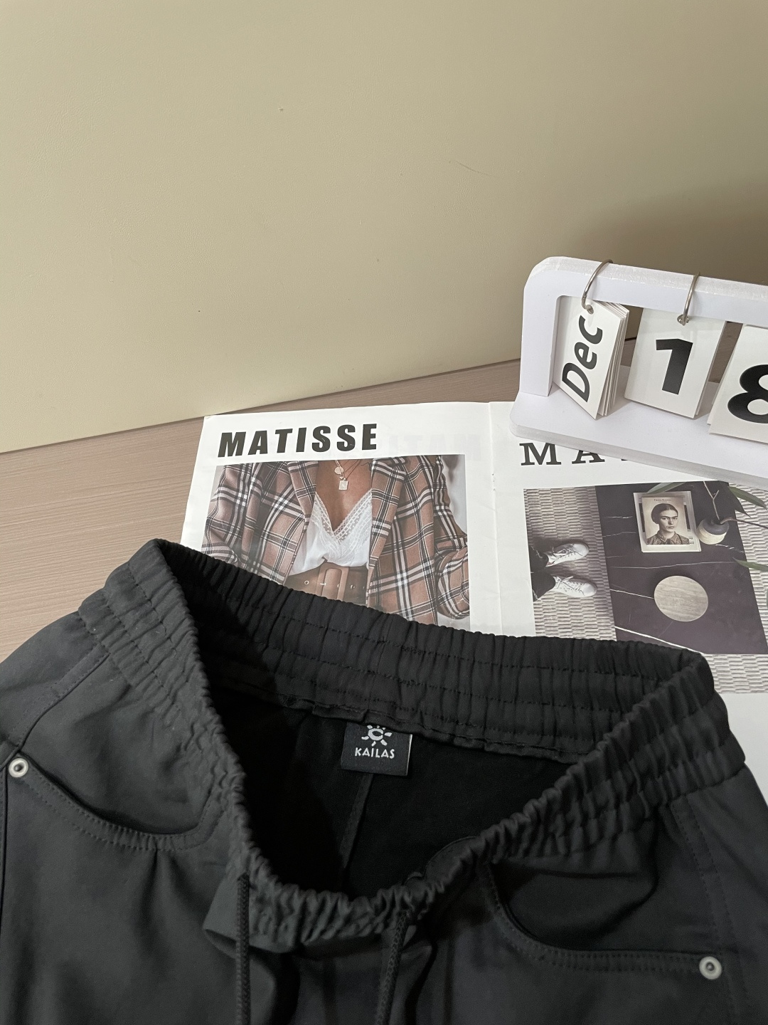 凯乐石2025秋冬最新系列男士加厚休闲裤！内里加绒，非常保暖，北方的宝子们赶紧备上！采用客供弹力柔棉材质