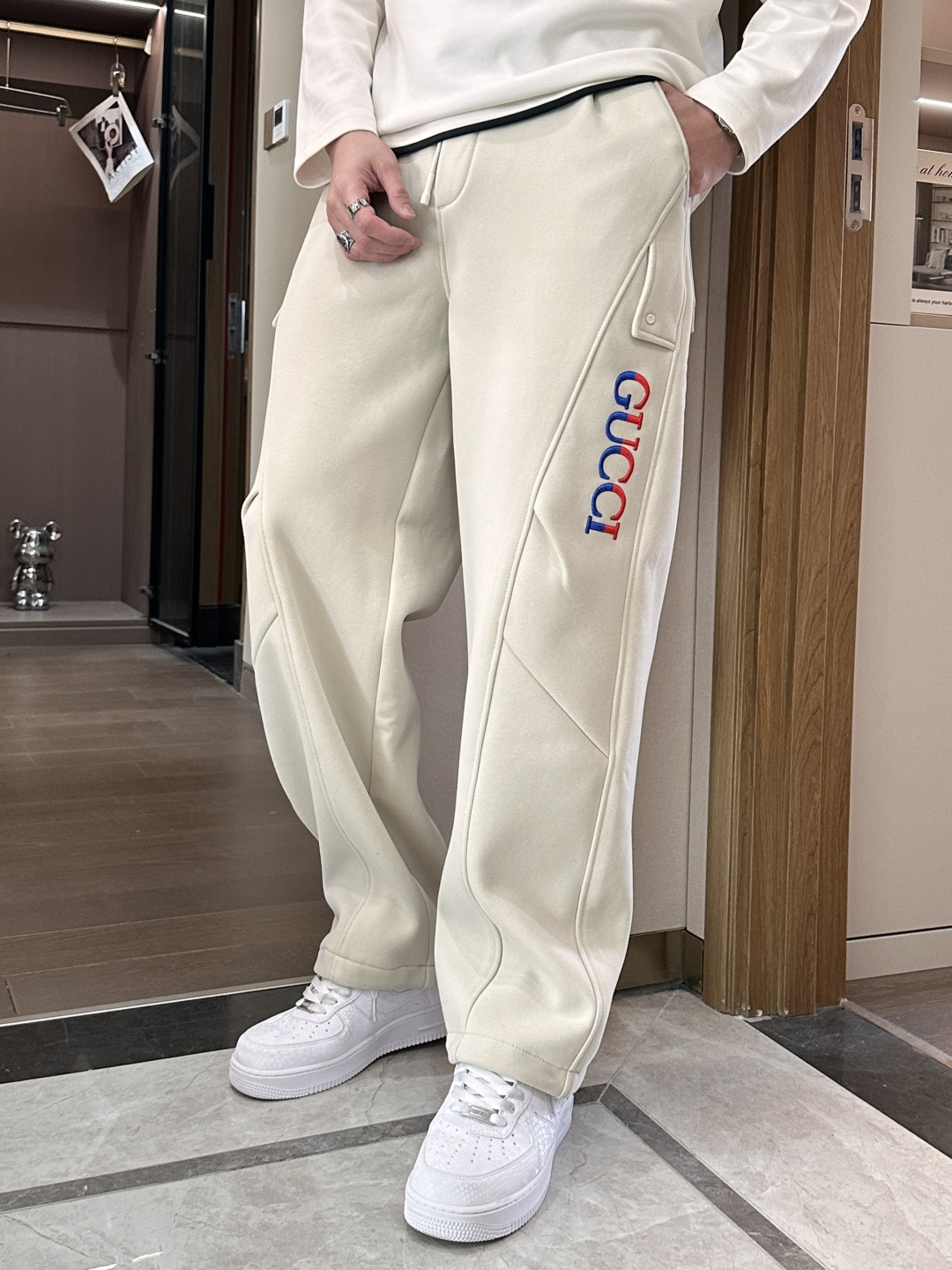 Gucc 2025秋冬最新系列男士加厚休闲裤！内里加绒，非常保暖，北方的宝子们赶紧备上！采用客供弹力柔棉