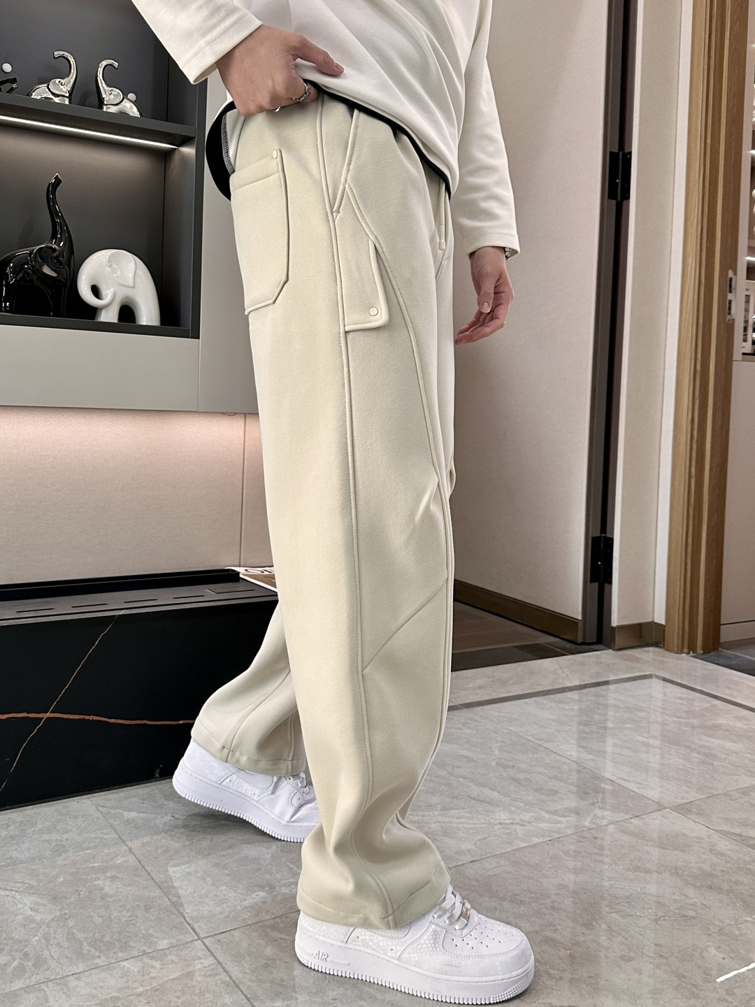 Gucc 2025秋冬最新系列男士加厚休闲裤！内里加绒，非常保暖，北方的宝子们赶紧备上！采用客供弹力柔棉