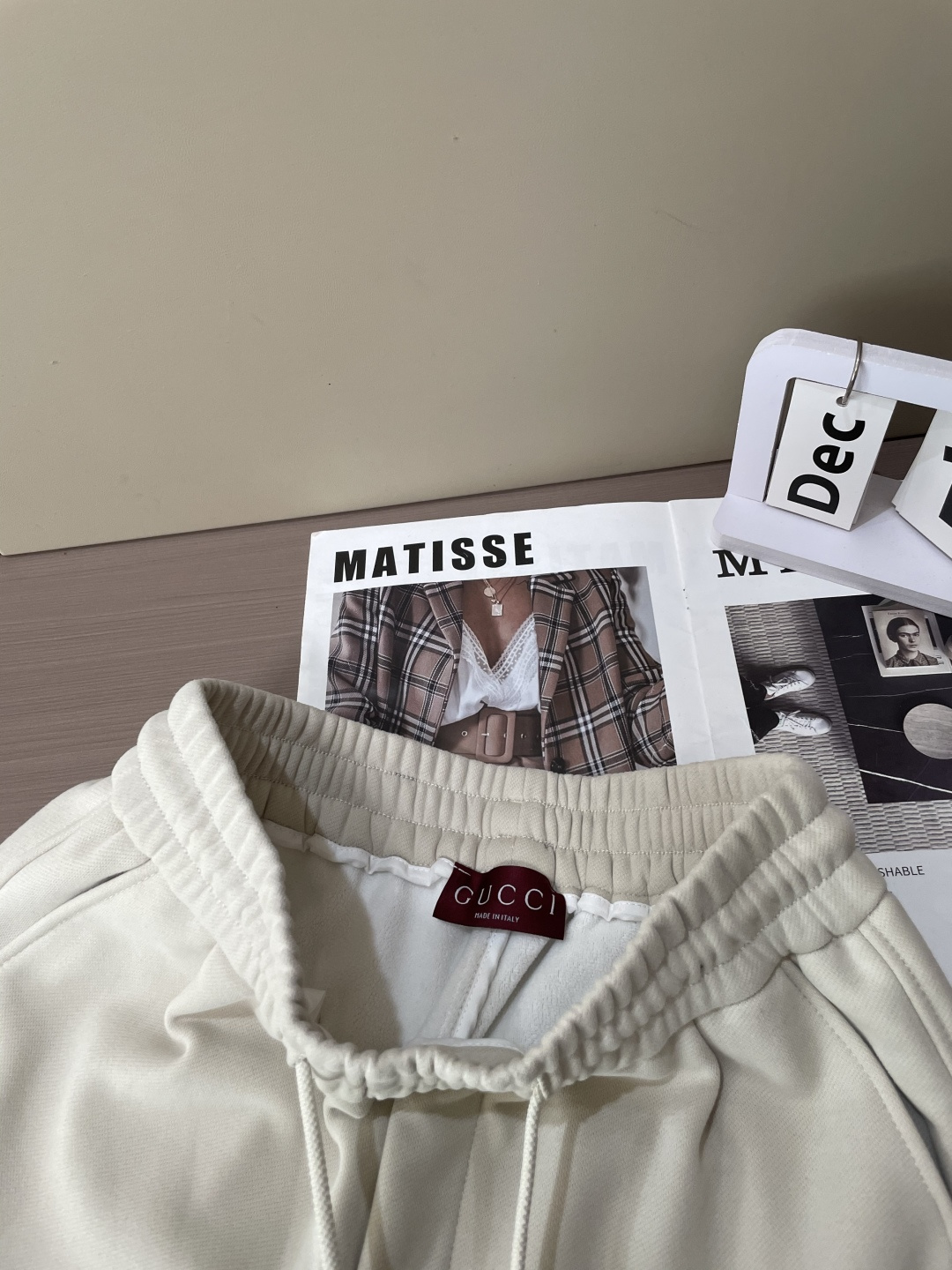 Gucc 2025秋冬最新系列男士加厚休闲裤！内里加绒，非常保暖，北方的宝子们赶紧备上！采用客供弹力柔棉