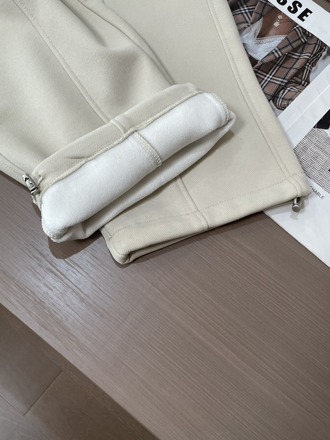 Gucc 2025秋冬最新系列男士加厚休闲裤！内里加绒，非常保暖，北方的宝子们赶紧备上！采用客供弹力柔棉