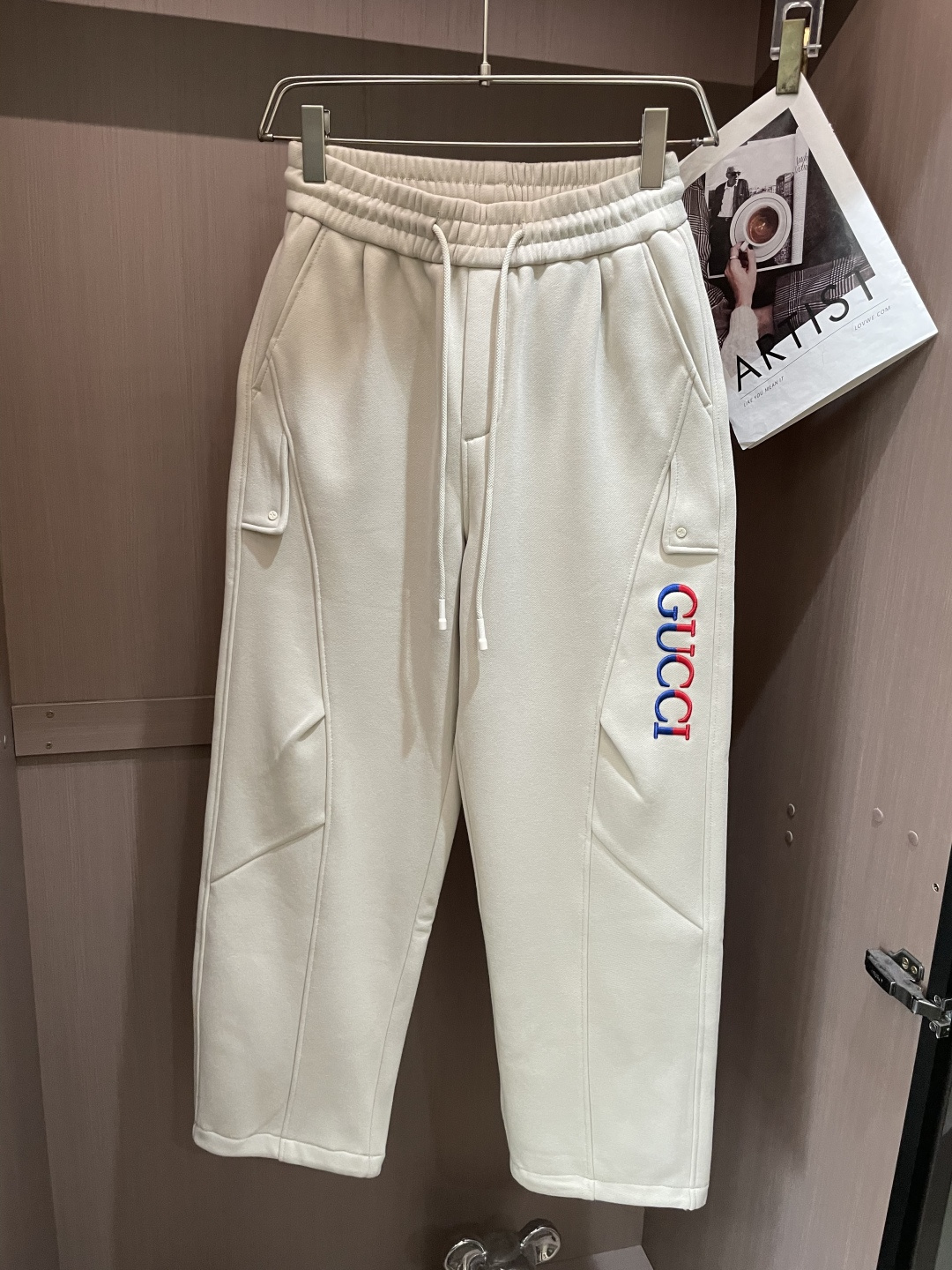 Gucc 2025秋冬最新系列男士加厚休闲裤！内里加绒，非常保暖，北方的宝子们赶紧备上！采用客供弹力柔棉