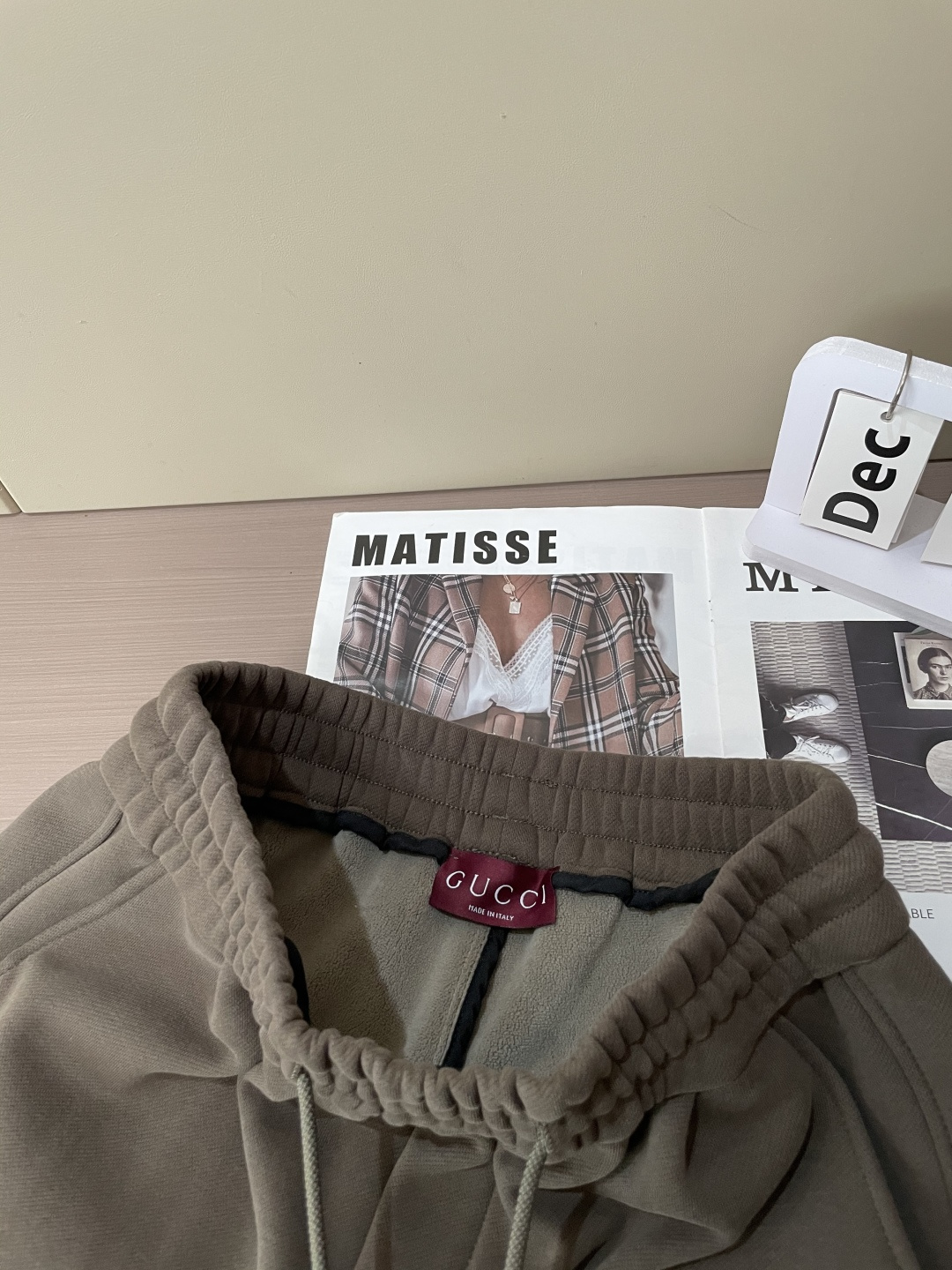 Gucc 2025秋冬最新系列男士加厚休闲裤！内里加绒，非常保暖，北方的宝子们赶紧备上！采用客供弹力柔棉