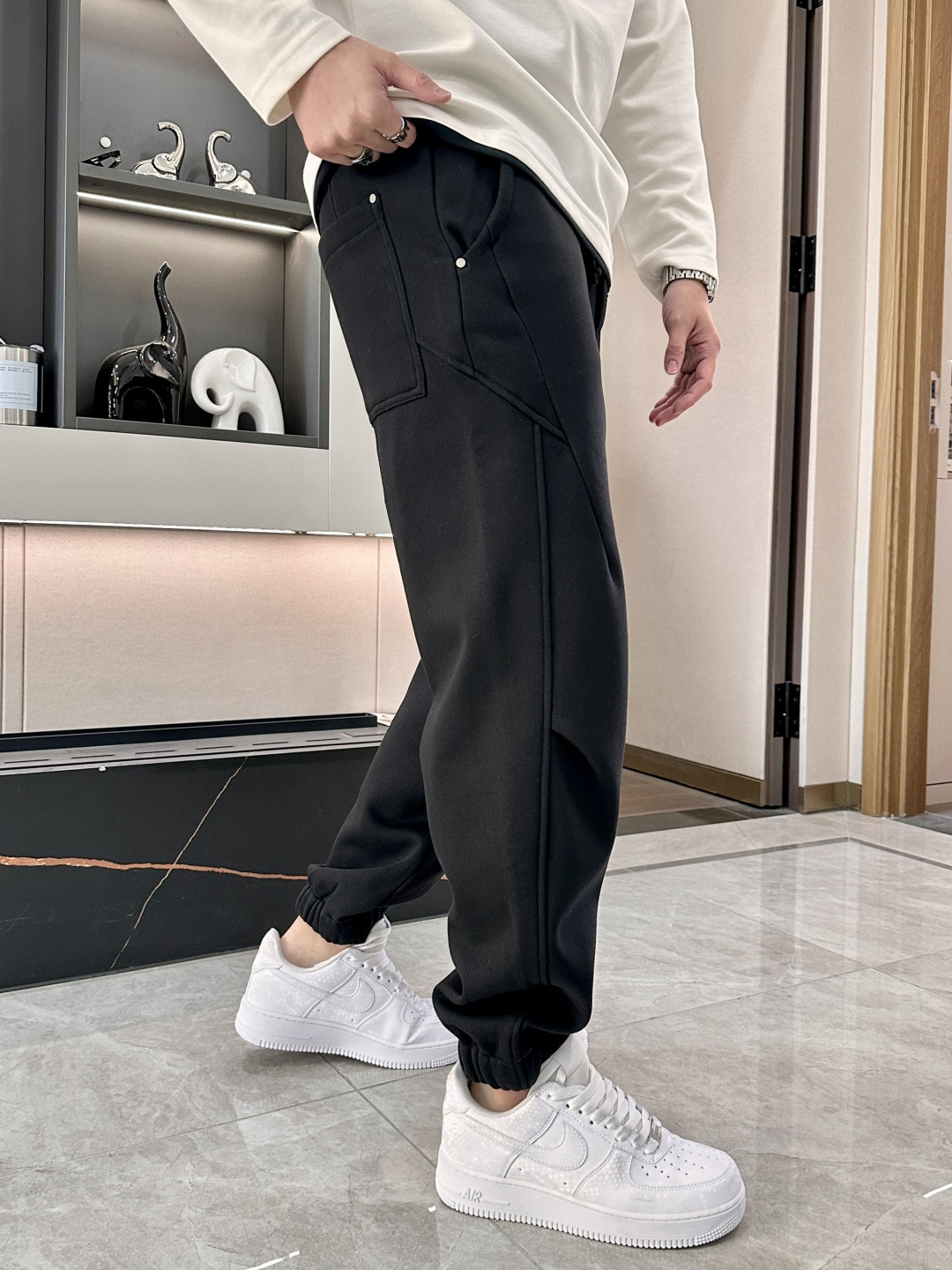 杰尼亚 2025秋冬最新系列男士加厚休闲裤！内里加绒，非常保暖，北方的宝子们赶紧备上！采用客供弹力柔棉材