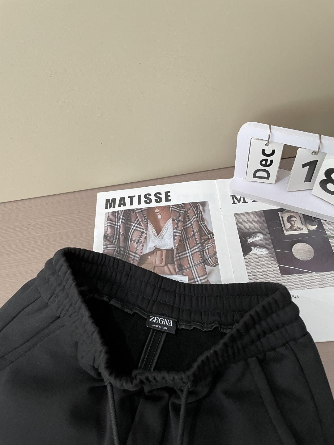 杰尼亚 2025秋冬最新系列男士加厚休闲裤！内里加绒，非常保暖，北方的宝子们赶紧备上！采用客供弹力柔棉材