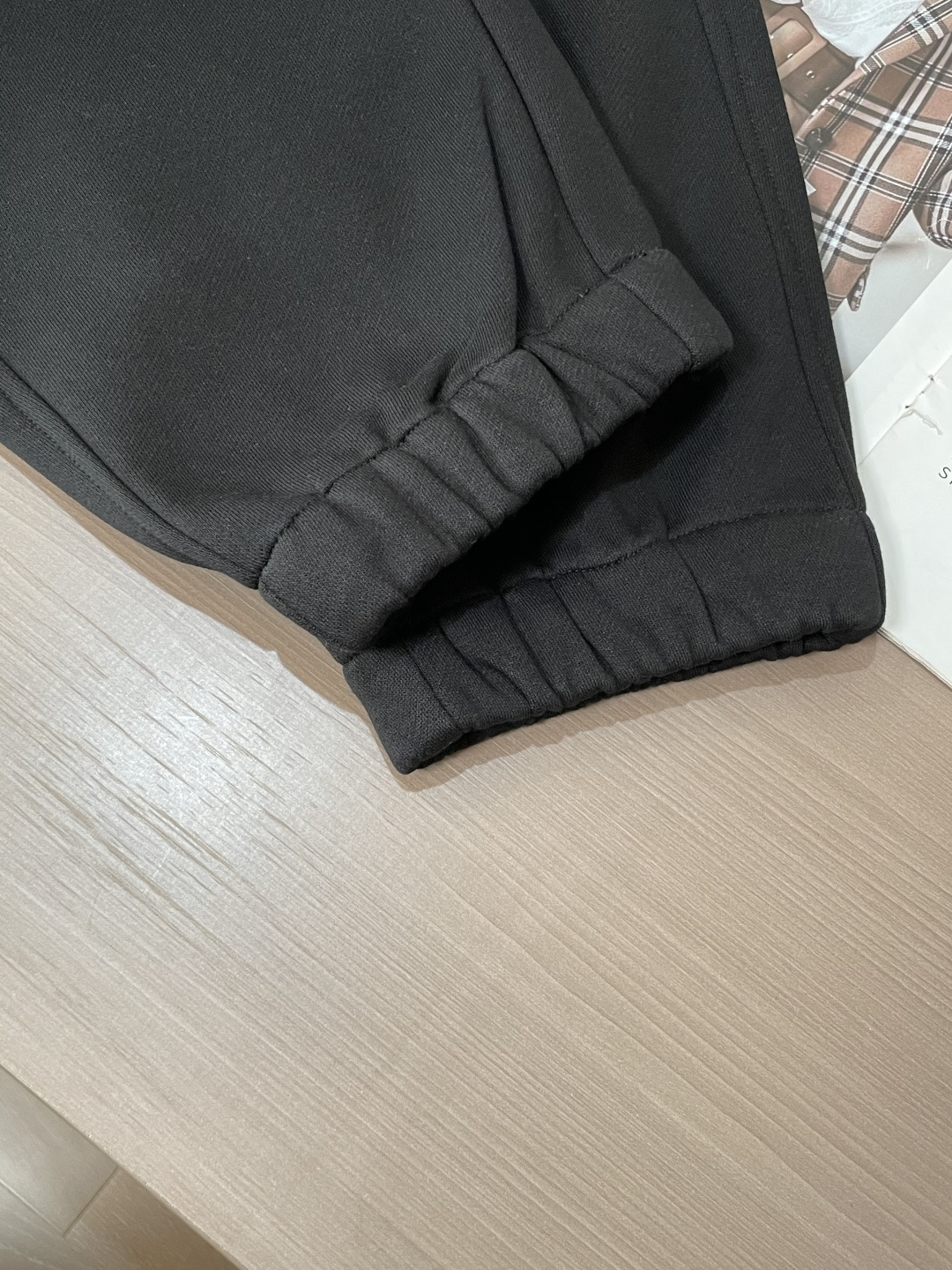 杰尼亚 2025秋冬最新系列男士加厚休闲裤！内里加绒，非常保暖，北方的宝子们赶紧备上！采用客供弹力柔棉材