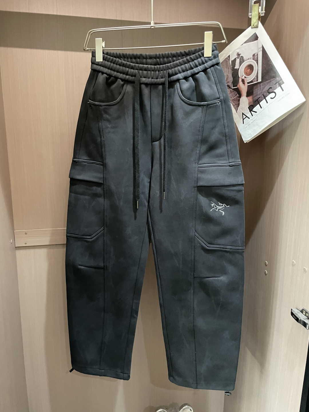 始祖鸟 2025秋冬最新系列男士加厚休闲裤！内里加绒，非常保暖，北方的宝子们赶紧备上！采用客供弹力柔棉材