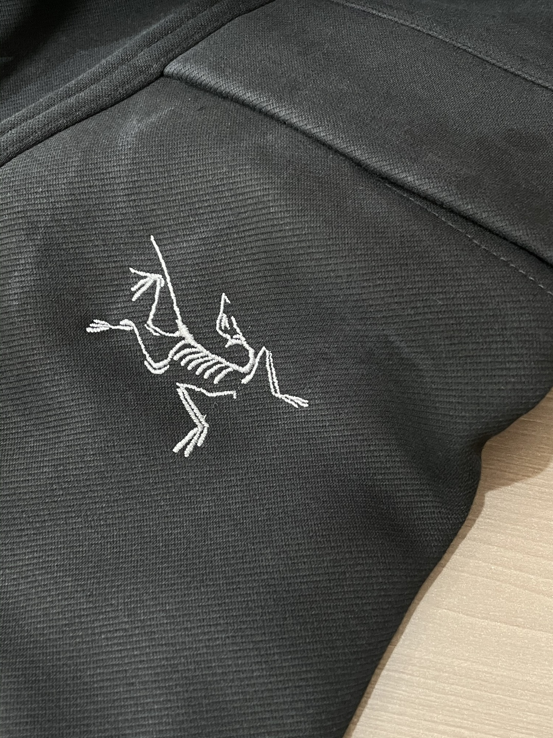 始祖鸟 2025秋冬最新系列男士加厚休闲裤！内里加绒，非常保暖，北方的宝子们赶紧备上！采用客供弹力柔棉材