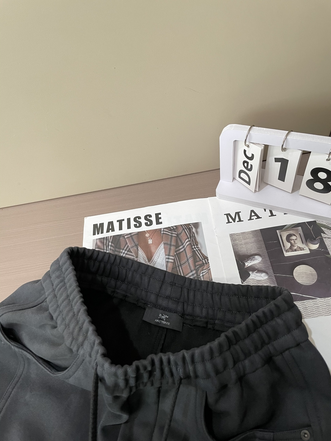 始祖鸟 2025秋冬最新系列男士加厚休闲裤！内里加绒，非常保暖，北方的宝子们赶紧备上！采用客供弹力柔棉材