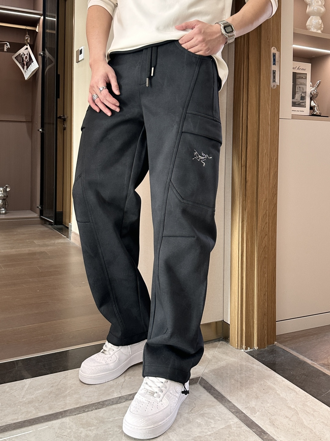 始祖鸟 2025秋冬最新系列男士加厚休闲裤！内里加绒，非常保暖，北方的宝子们赶紧备上！采用客供弹力柔棉材