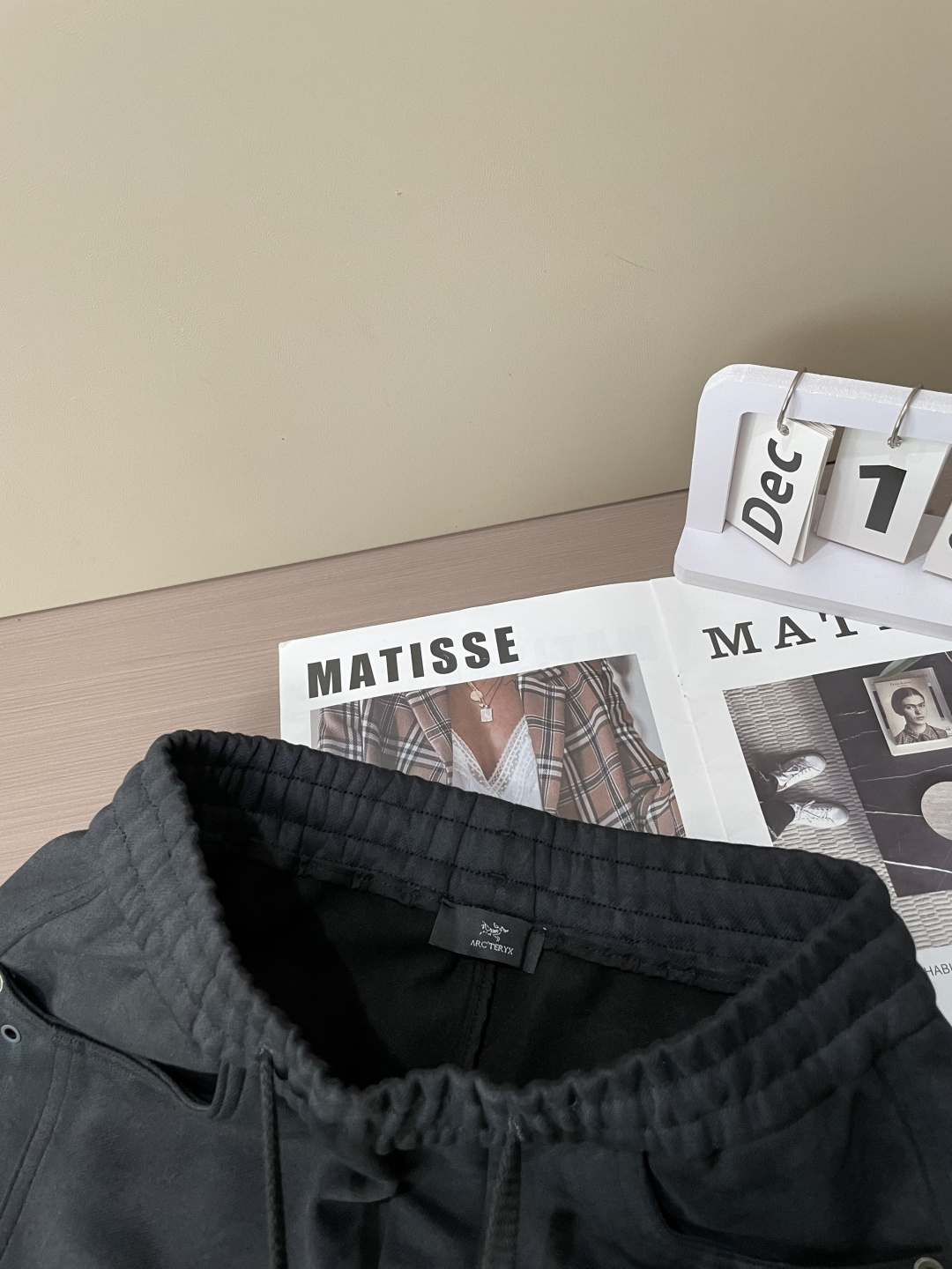 始祖鸟 2025秋冬最新系列男士加厚休闲裤！内里加绒，非常保暖，北方的宝子们赶紧备上！采用客供弹力柔棉材