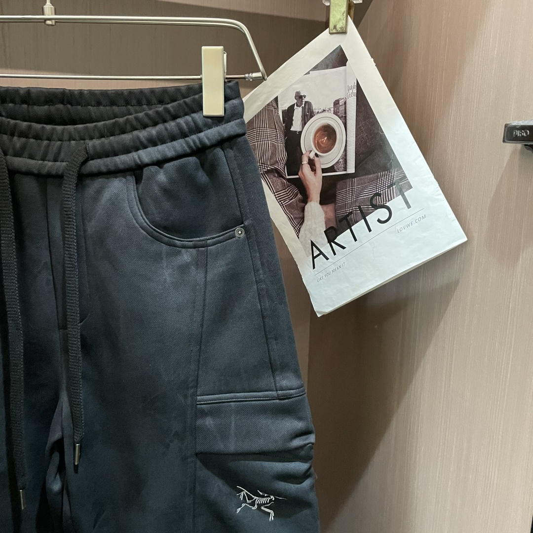 始祖鸟 2025秋冬最新系列男士加厚休闲裤！内里加绒，非常保暖，北方的宝子们赶紧备上！采用客供弹力柔棉材