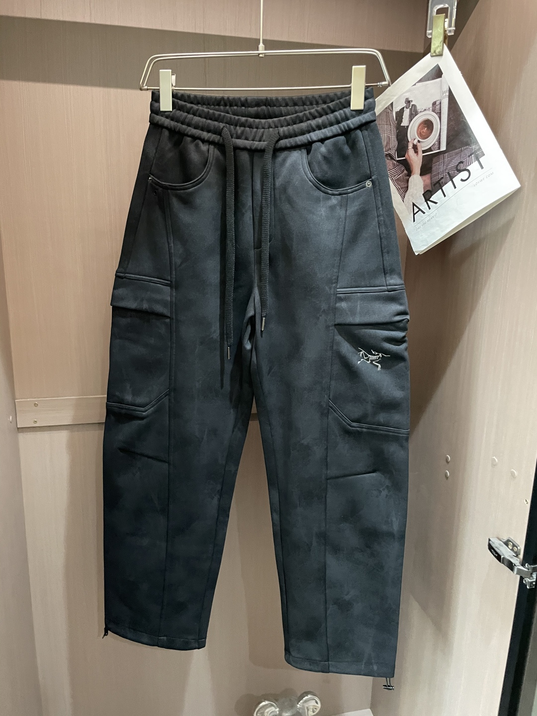 始祖鸟 2025秋冬最新系列男士加厚休闲裤！内里加绒，非常保暖，北方的宝子们赶紧备上！采用客供弹力柔棉材