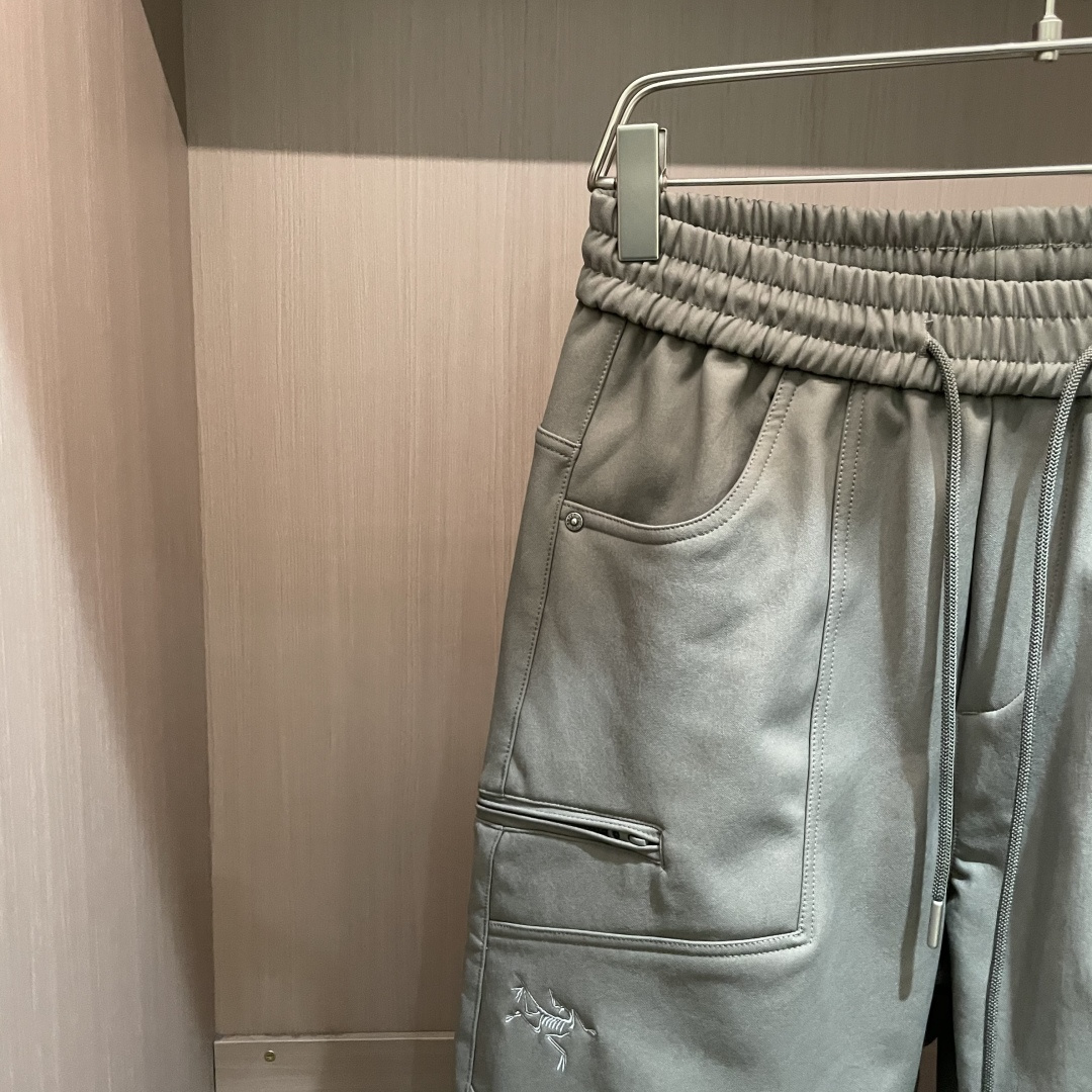 始祖鸟 2025秋冬最新系列男士加厚休闲裤！内里加绒，非常保暖，北方的宝子们赶紧备上！采用客供弹力柔棉材