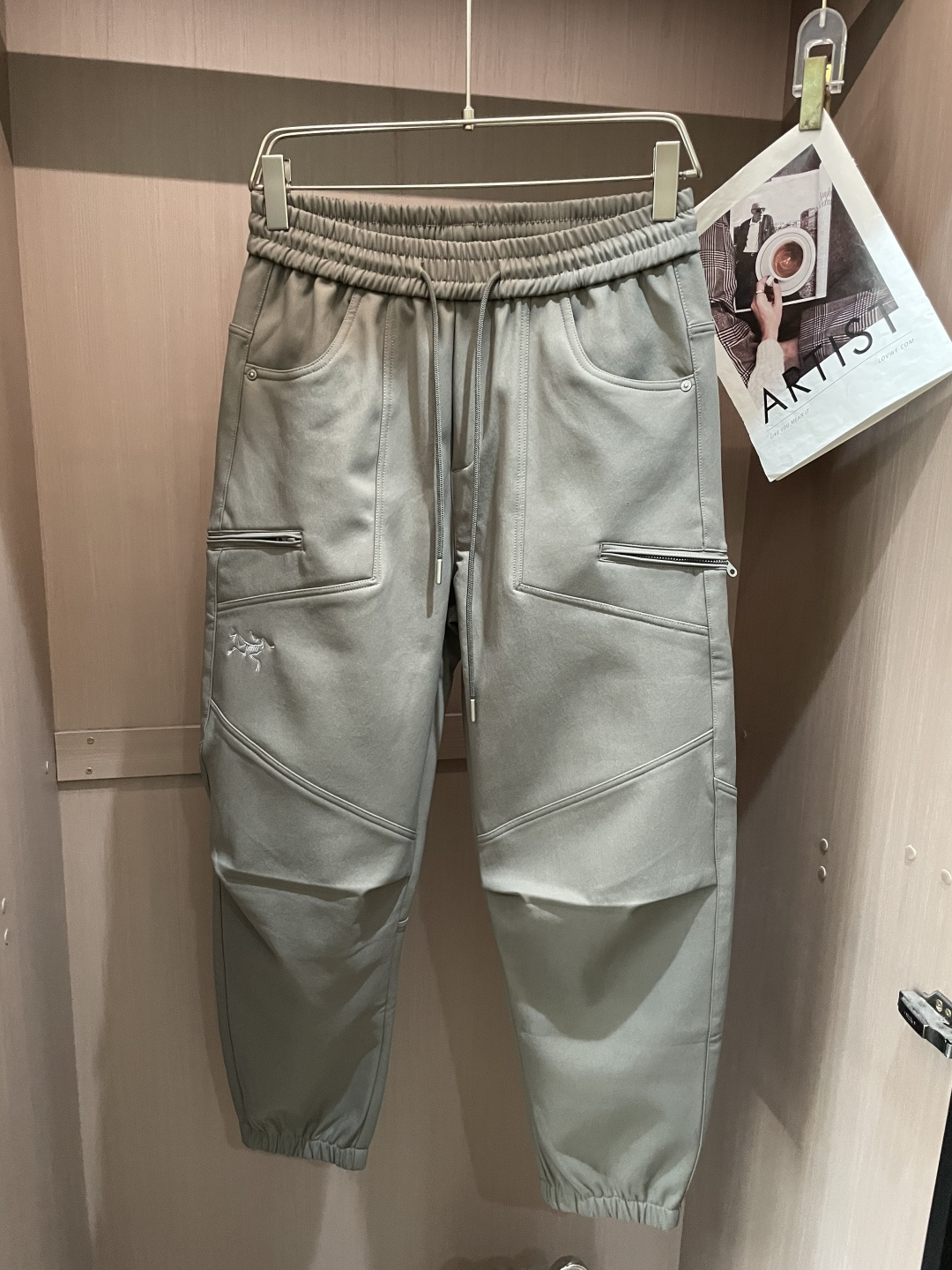 始祖鸟 2025秋冬最新系列男士加厚休闲裤！内里加绒，非常保暖，北方的宝子们赶紧备上！采用客供弹力柔棉材