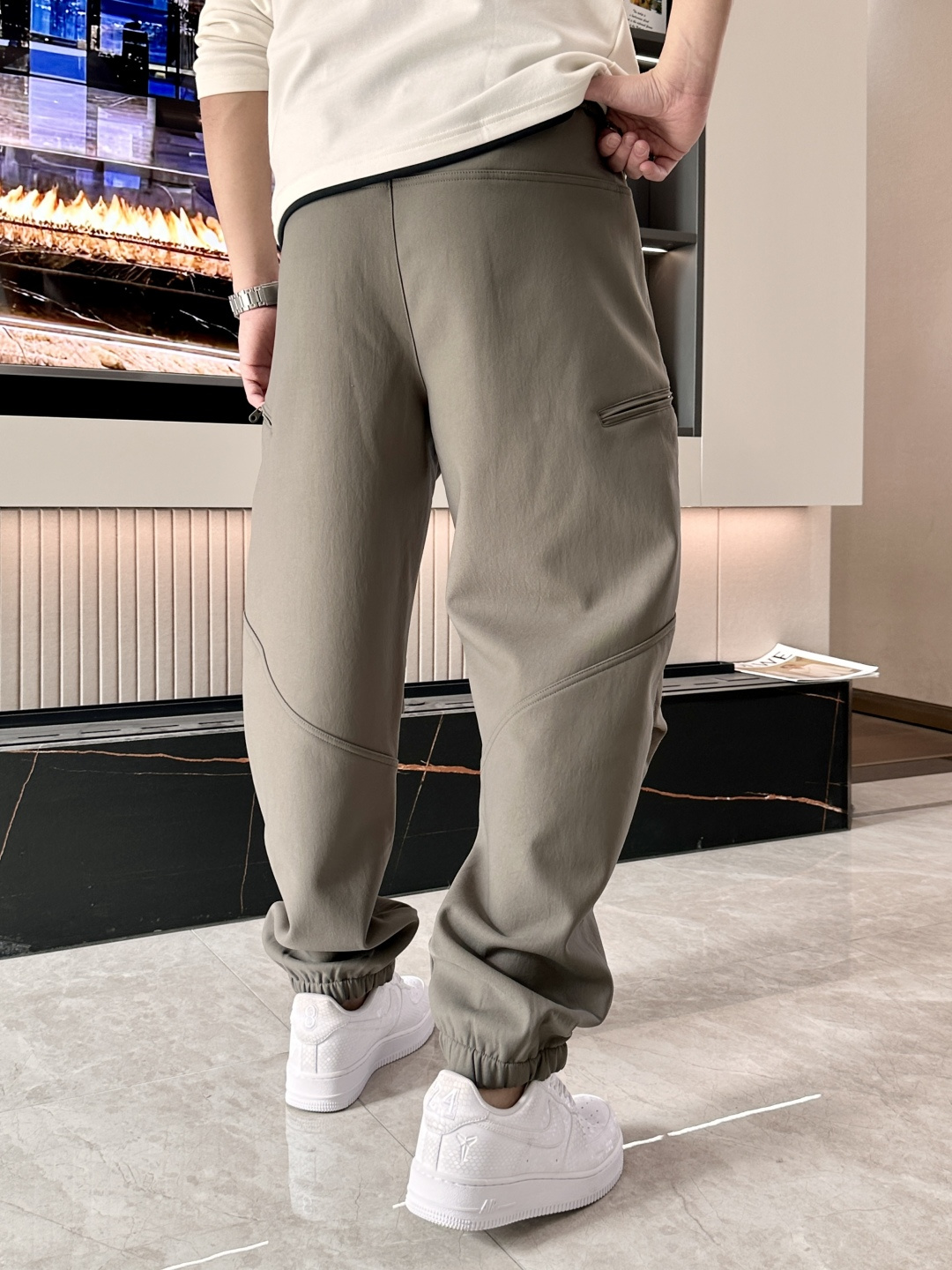 始祖鸟 2025秋冬最新系列男士加厚休闲裤！内里加绒，非常保暖，北方的宝子们赶紧备上！采用客供弹力柔棉材