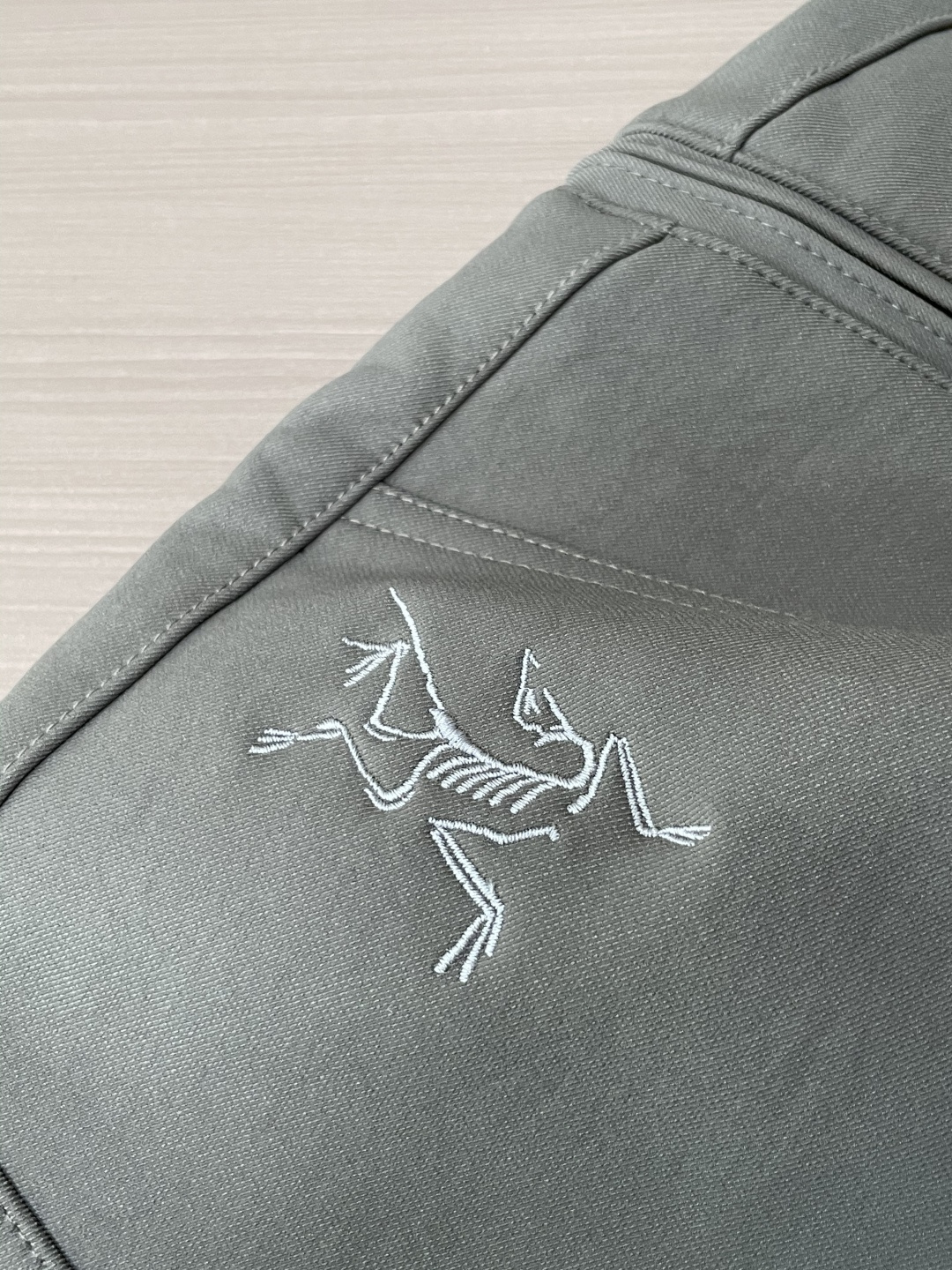 始祖鸟 2025秋冬最新系列男士加厚休闲裤！内里加绒，非常保暖，北方的宝子们赶紧备上！采用客供弹力柔棉材