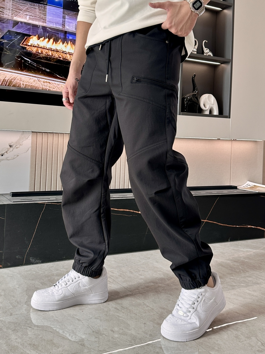 始祖鸟 2025秋冬最新系列男士加厚休闲裤！内里加绒，非常保暖，北方的宝子们赶紧备上！采用客供弹力柔棉材