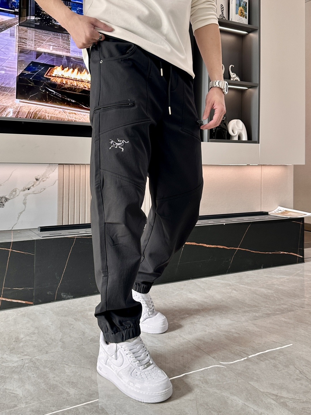 始祖鸟 2025秋冬最新系列男士加厚休闲裤！内里加绒，非常保暖，北方的宝子们赶紧备上！采用客供弹力柔棉材