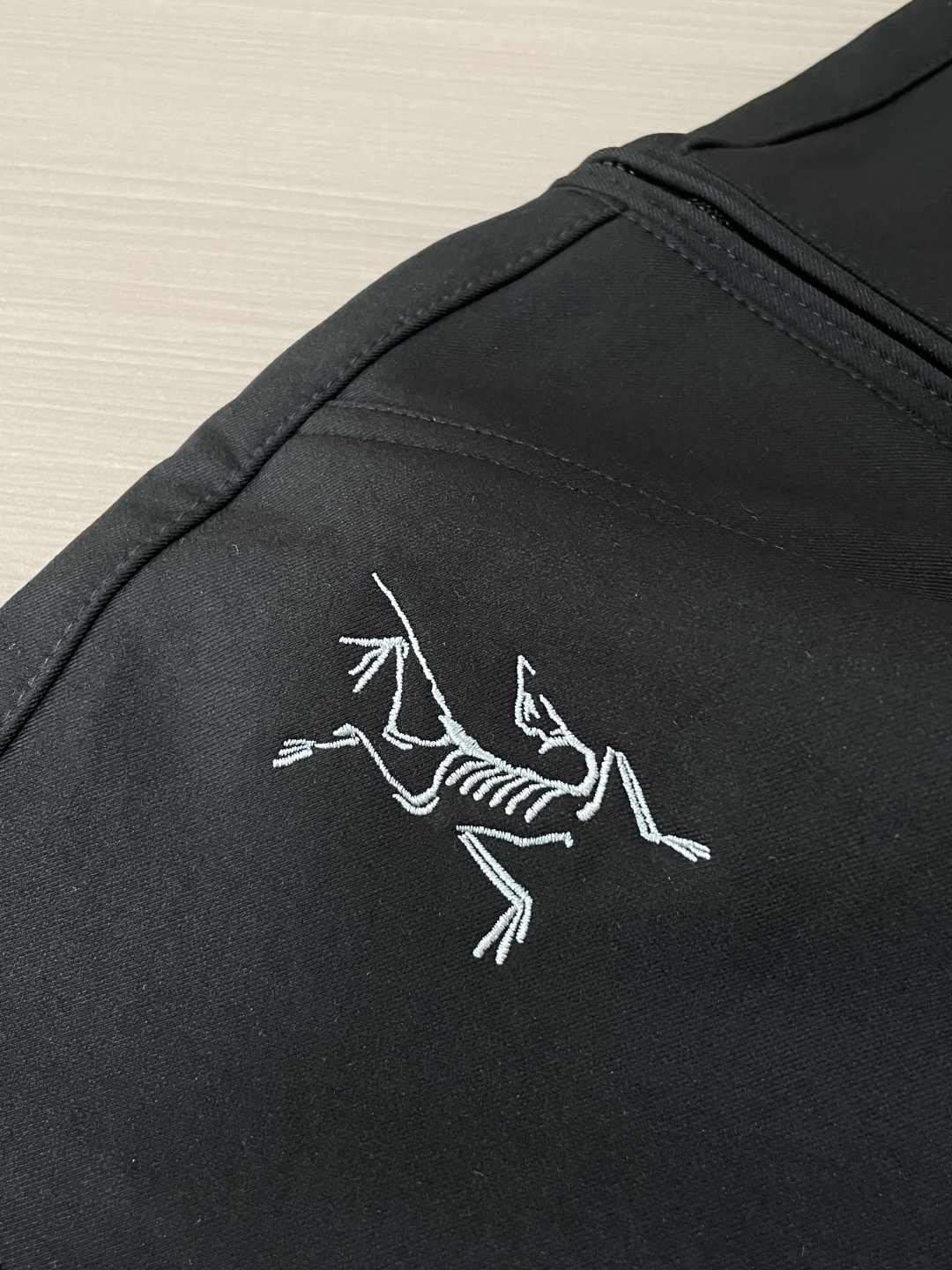 始祖鸟 2025秋冬最新系列男士加厚休闲裤！内里加绒，非常保暖，北方的宝子们赶紧备上！采用客供弹力柔棉材