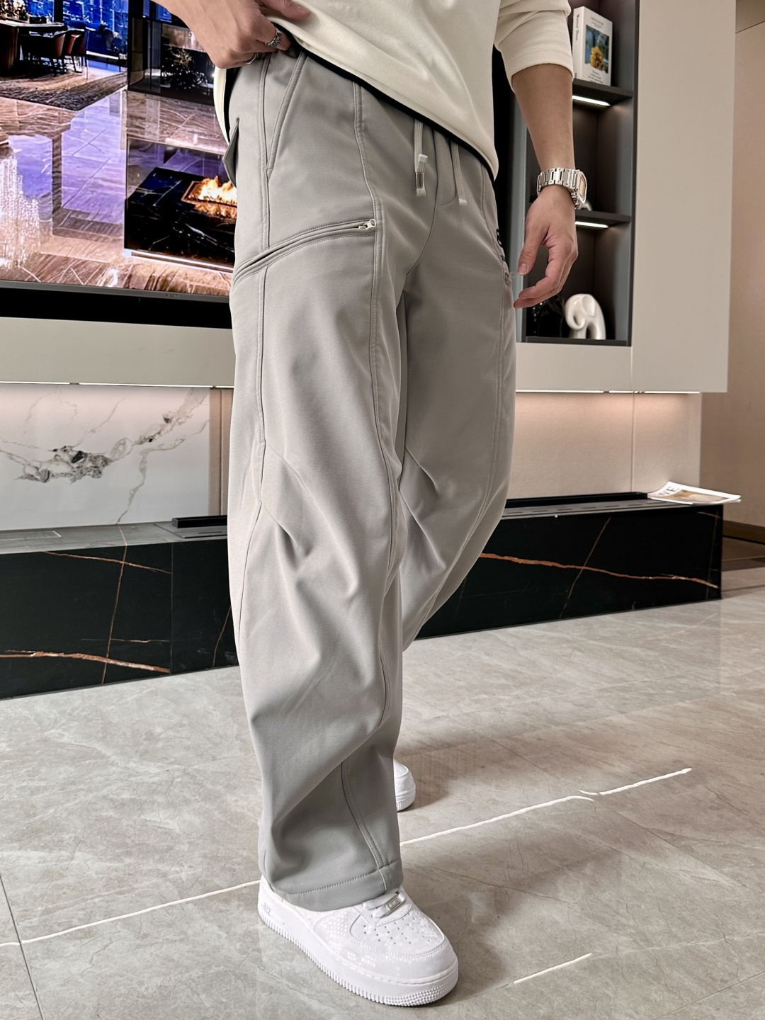 巴黎世家 2025秋冬最新系列男士加厚休闲裤！内里加绒，非常保暖，北方的宝子们赶紧备上！采用客供弹力柔棉