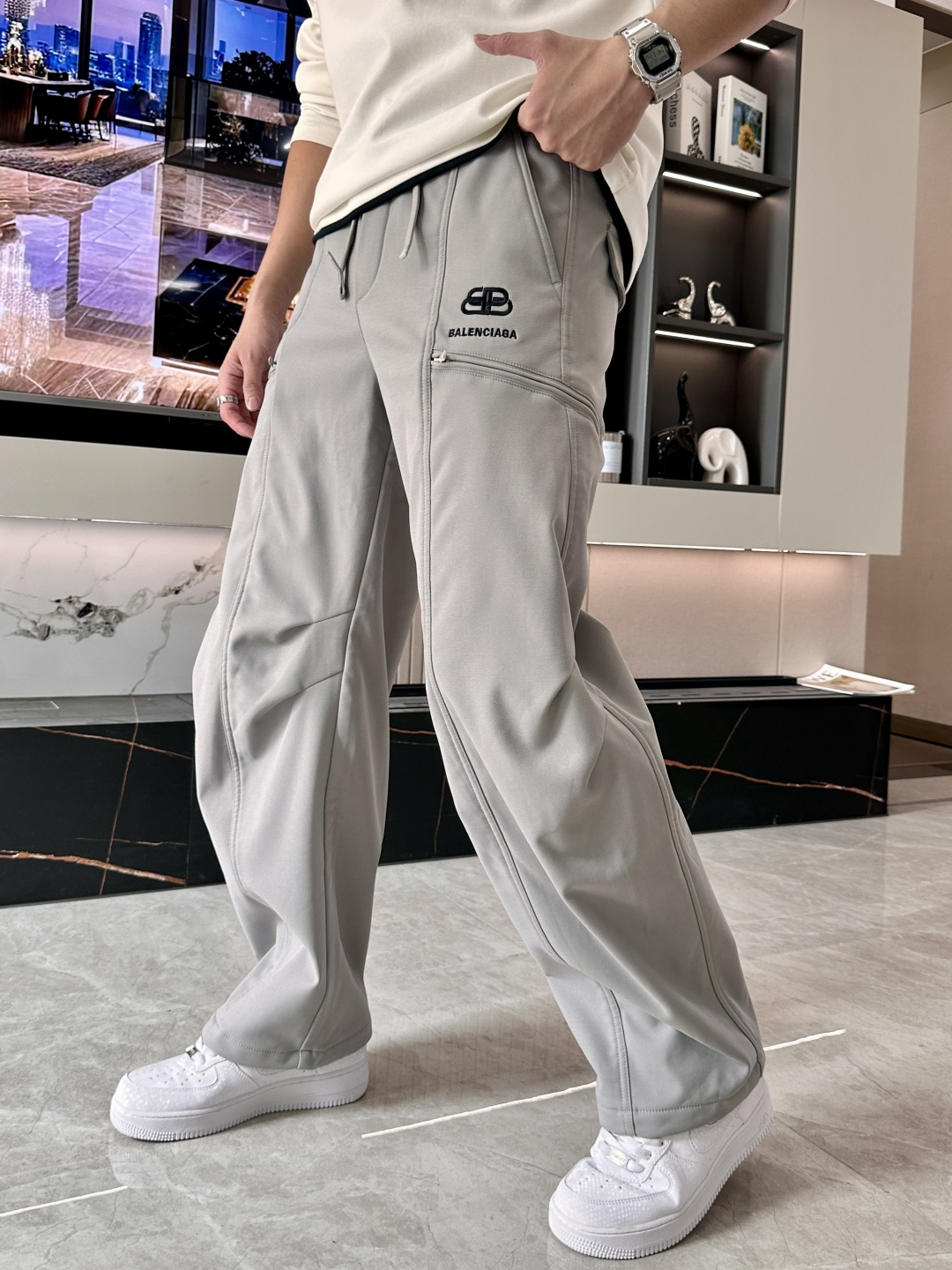 巴黎世家 2025秋冬最新系列男士加厚休闲裤！内里加绒，非常保暖，北方的宝子们赶紧备上！采用客供弹力柔棉