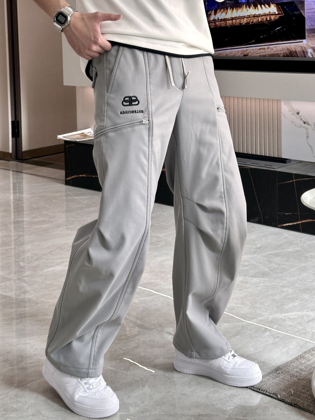 巴黎世家 2025秋冬最新系列男士加厚休闲裤！内里加绒，非常保暖，北方的宝子们赶紧备上！采用客供弹力柔棉