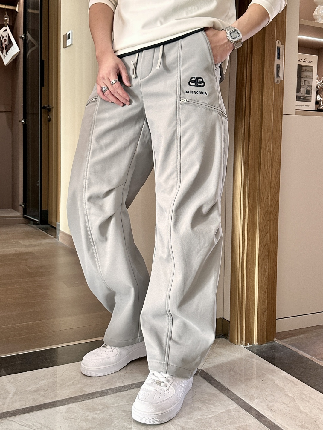 巴黎世家 2025秋冬最新系列男士加厚休闲裤！内里加绒，非常保暖，北方的宝子们赶紧备上！采用客供弹力柔棉