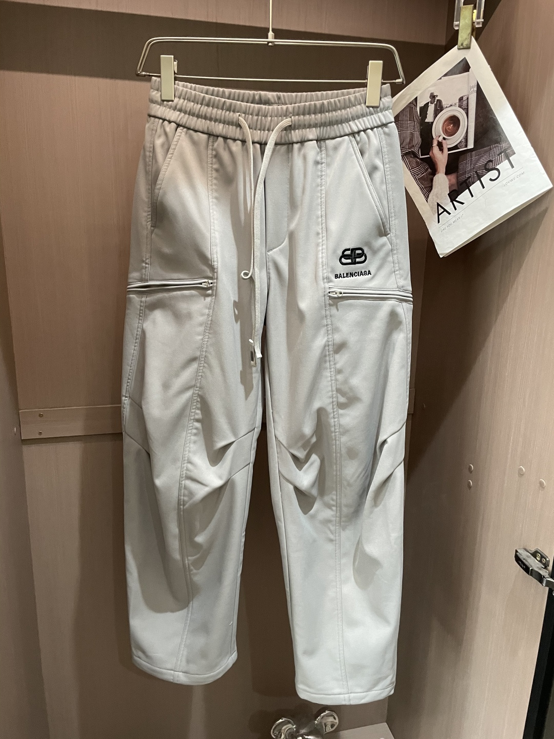 巴黎世家 2025秋冬最新系列男士加厚休闲裤！内里加绒，非常保暖，北方的宝子们赶紧备上！采用客供弹力柔棉