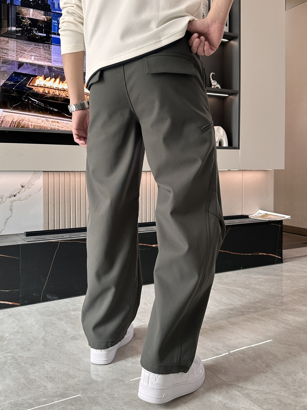 巴黎世家 2025秋冬最新系列男士加厚休闲裤！内里加绒，非常保暖，北方的宝子们赶紧备上！采用客供弹力柔棉