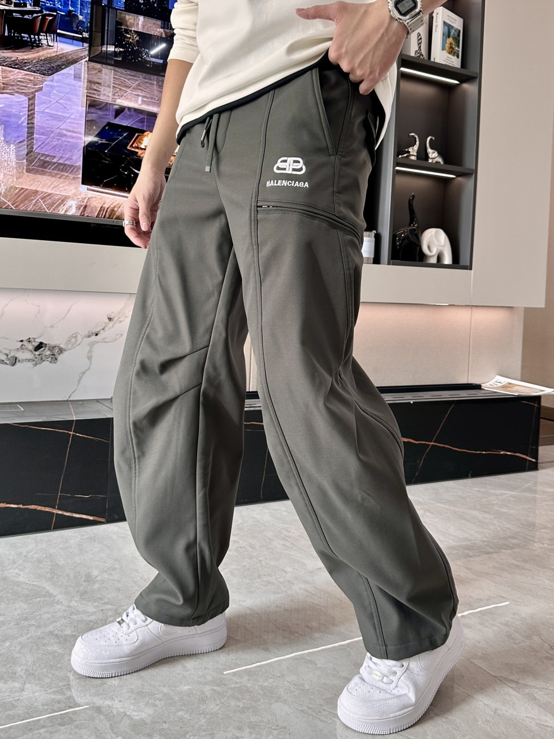 巴黎世家 2025秋冬最新系列男士加厚休闲裤！内里加绒，非常保暖，北方的宝子们赶紧备上！采用客供弹力柔棉