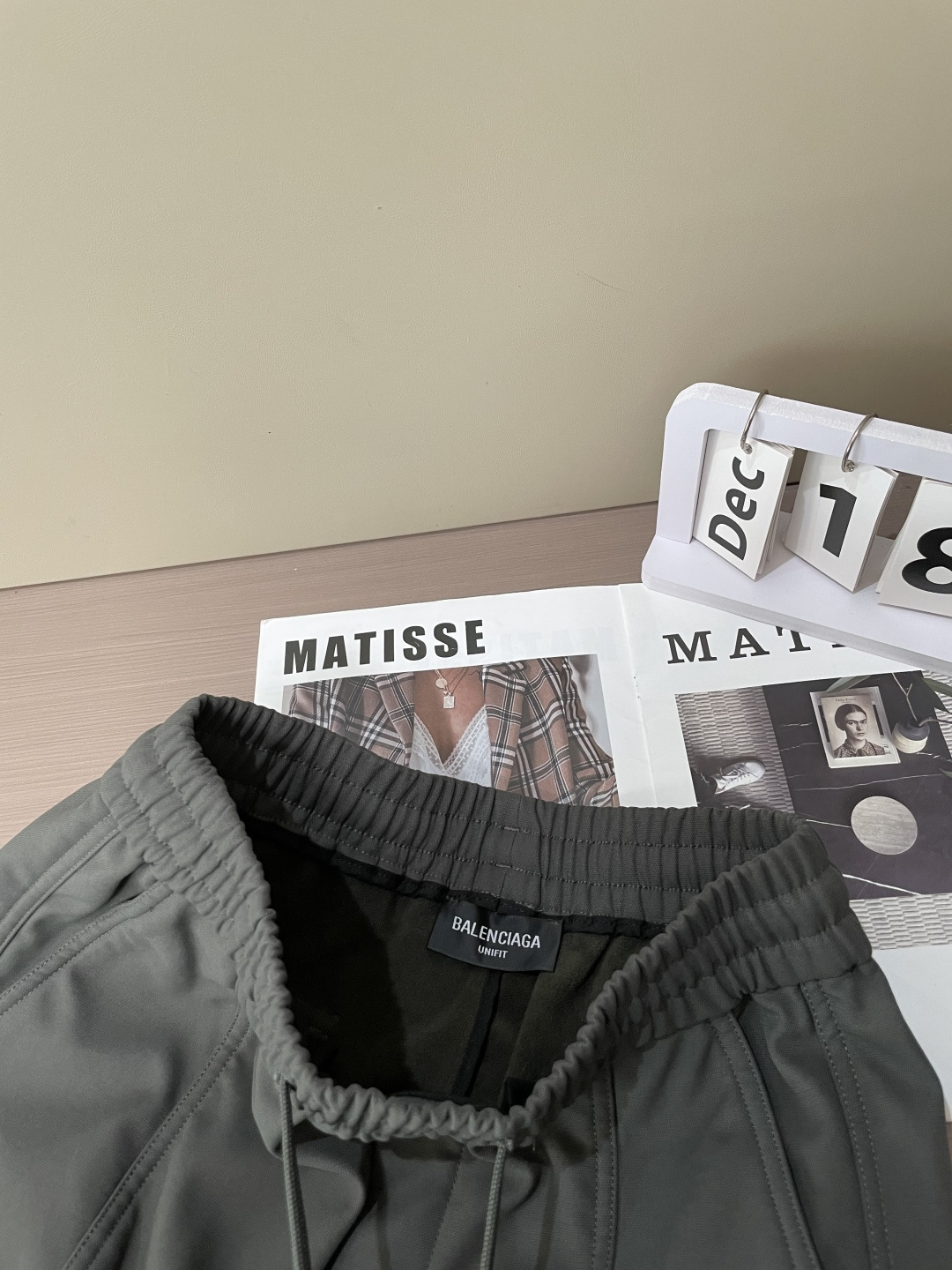 巴黎世家 2025秋冬最新系列男士加厚休闲裤！内里加绒，非常保暖，北方的宝子们赶紧备上！采用客供弹力柔棉