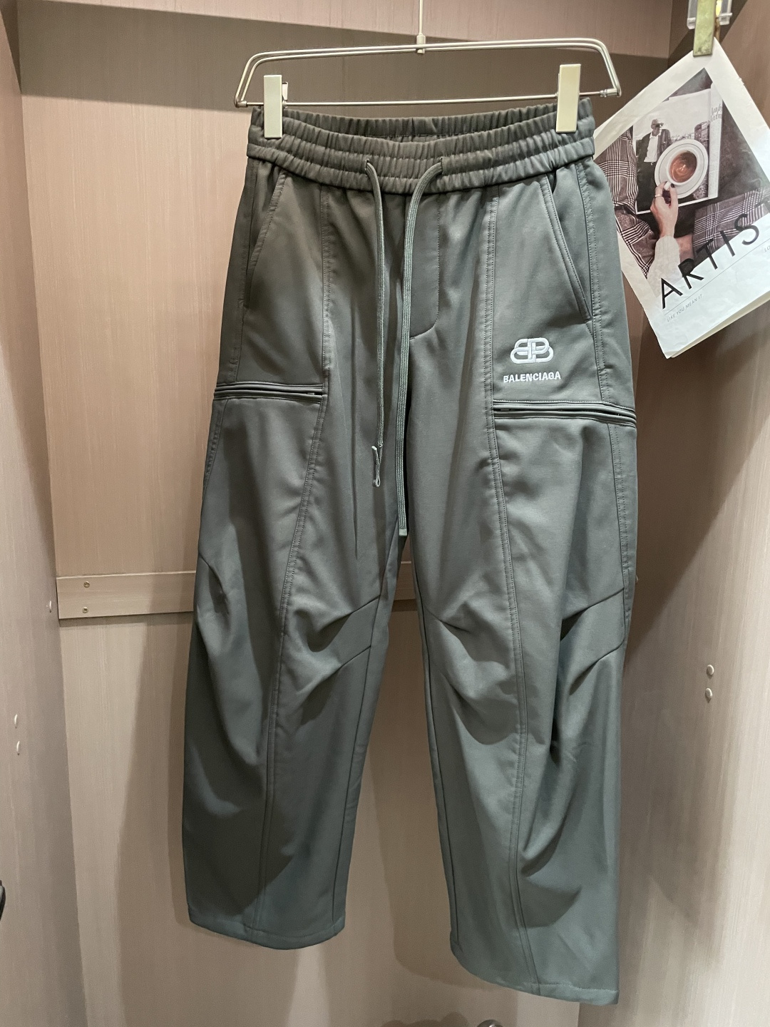 巴黎世家 2025秋冬最新系列男士加厚休闲裤！内里加绒，非常保暖，北方的宝子们赶紧备上！采用客供弹力柔棉