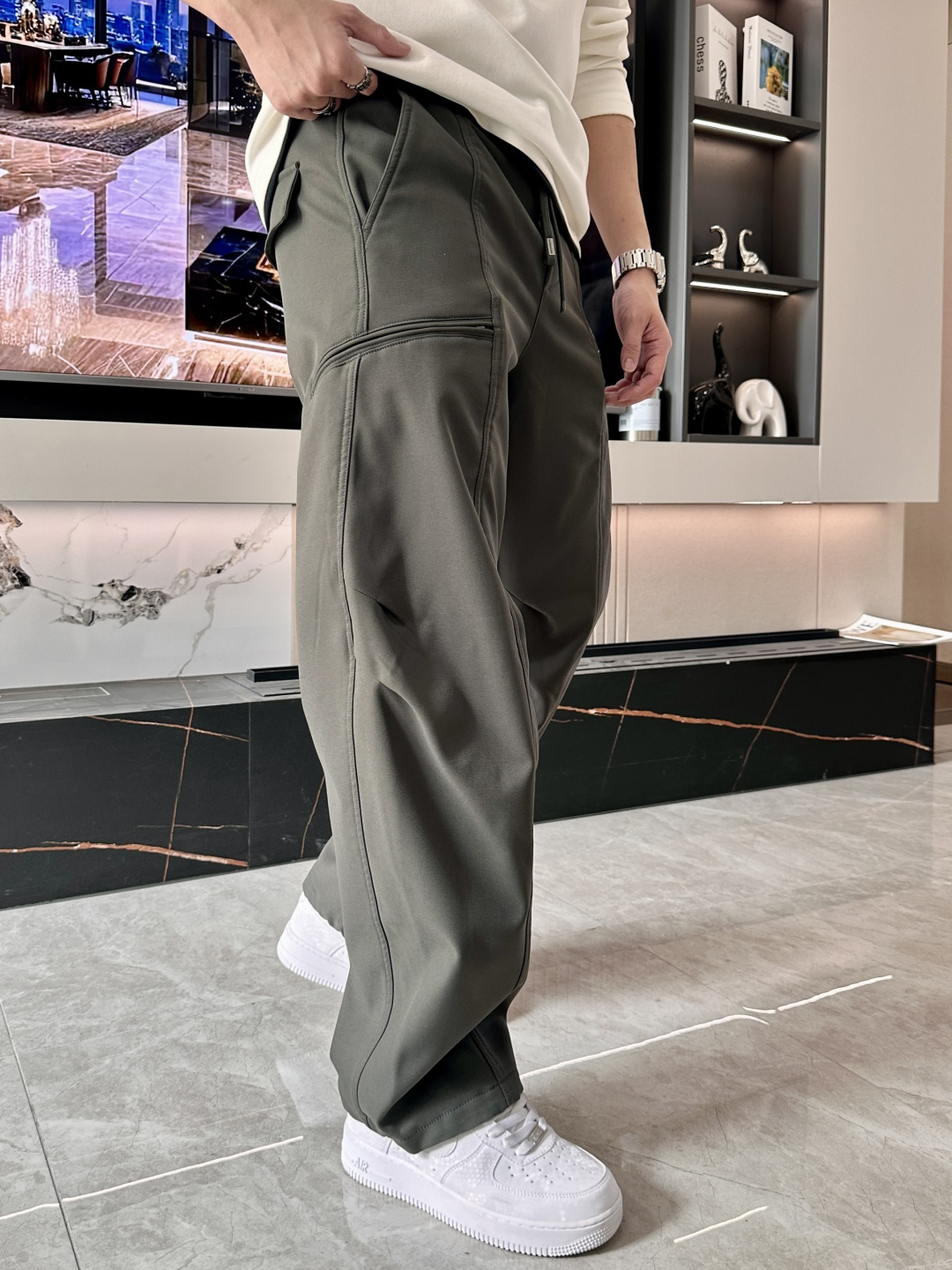 巴黎世家 2025秋冬最新系列男士加厚休闲裤！内里加绒，非常保暖，北方的宝子们赶紧备上！采用客供弹力柔棉