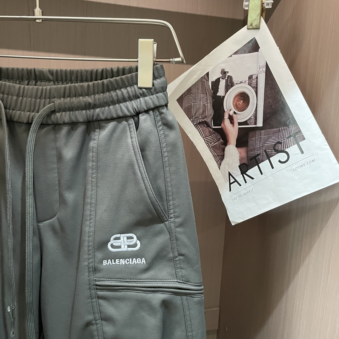 巴黎世家 2025秋冬最新系列男士加厚休闲裤！内里加绒，非常保暖，北方的宝子们赶紧备上！采用客供弹力柔棉