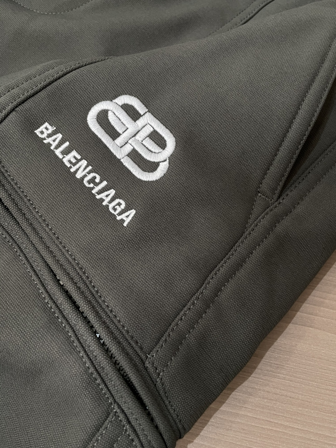 巴黎世家 2025秋冬最新系列男士加厚休闲裤！内里加绒，非常保暖，北方的宝子们赶紧备上！采用客供弹力柔棉