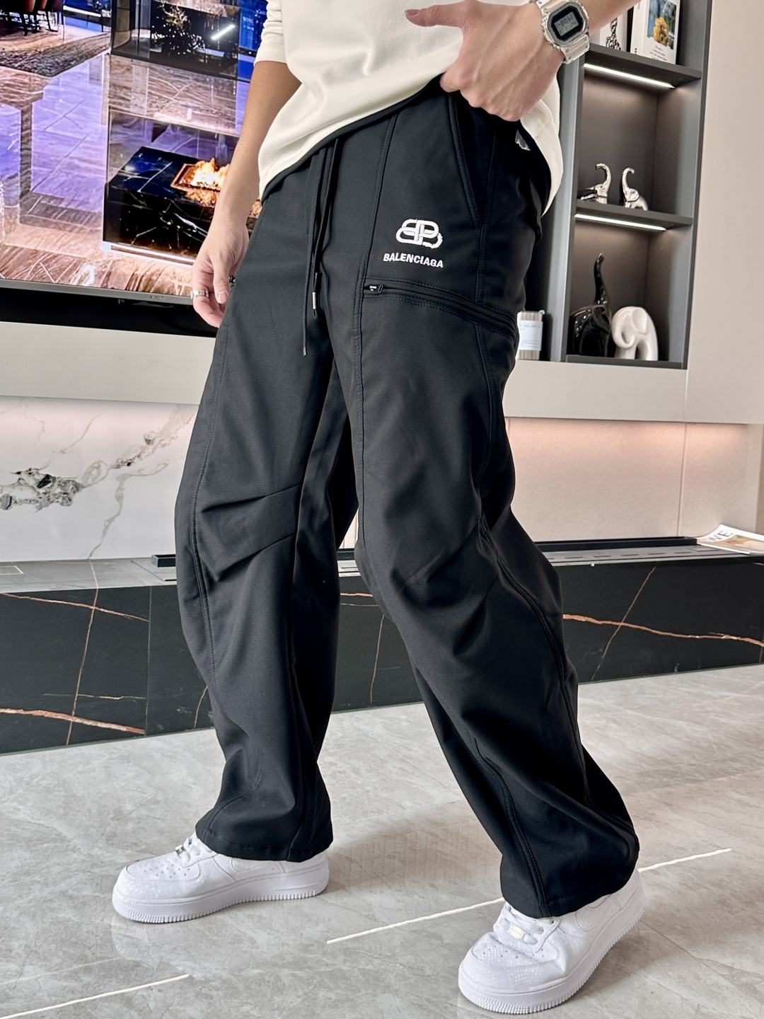 巴黎世家 2025秋冬最新系列男士加厚休闲裤！内里加绒，非常保暖，北方的宝子们赶紧备上！采用客供弹力柔棉