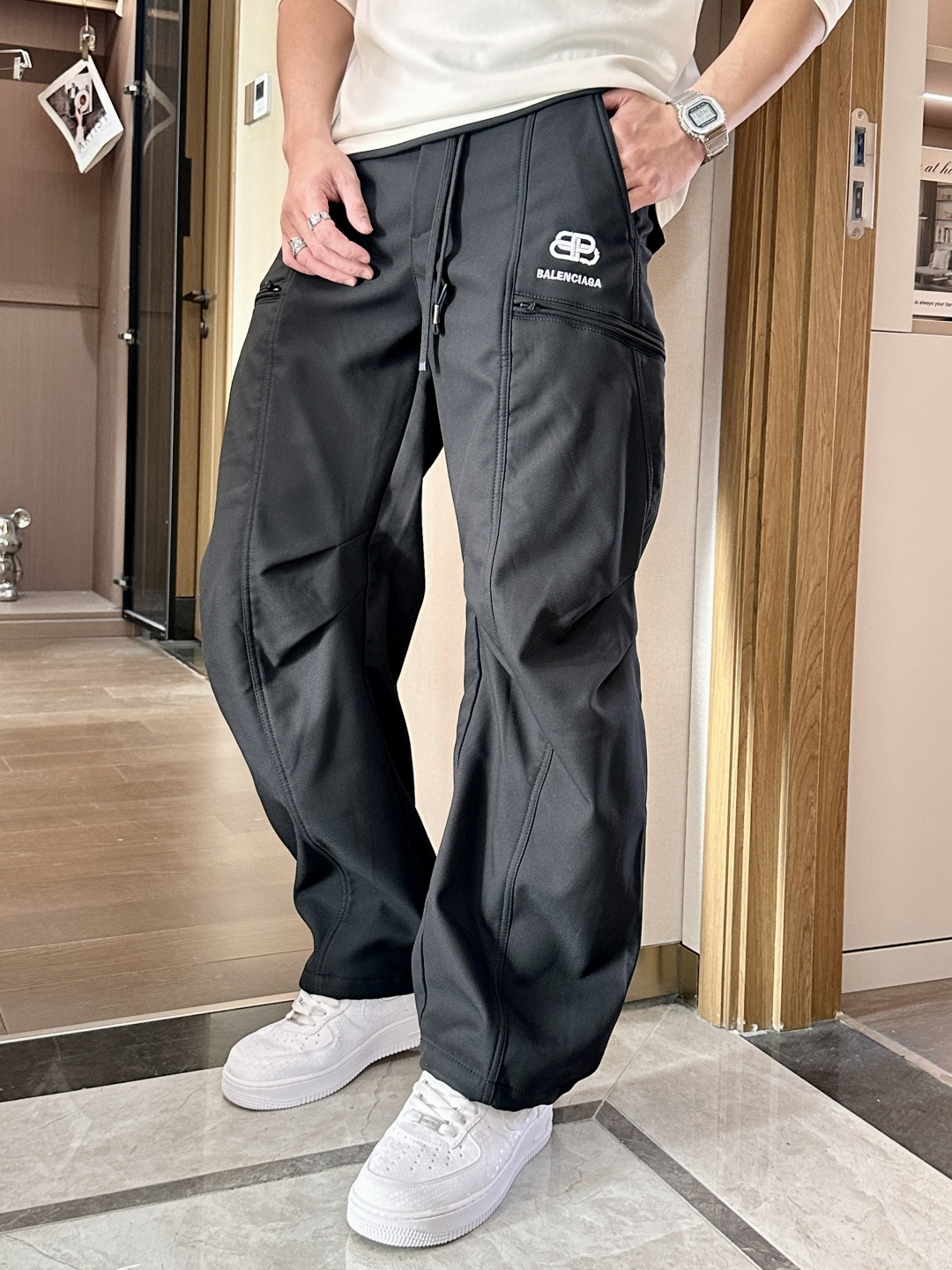 巴黎世家 2025秋冬最新系列男士加厚休闲裤！内里加绒，非常保暖，北方的宝子们赶紧备上！采用客供弹力柔棉