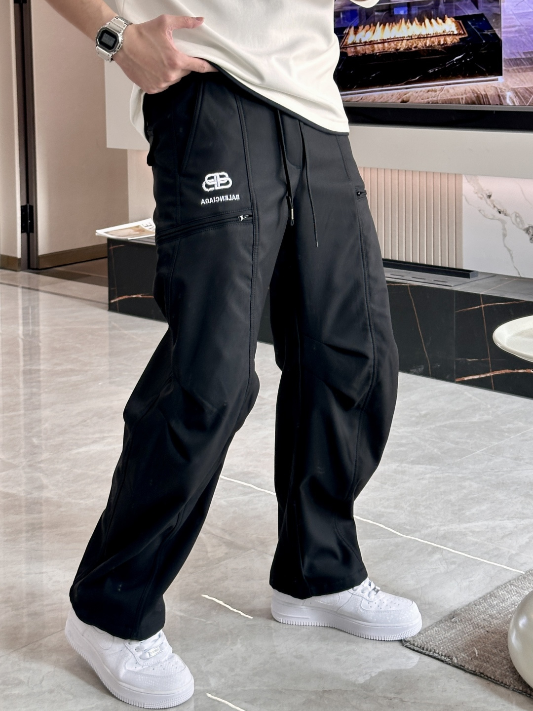 巴黎世家 2025秋冬最新系列男士加厚休闲裤！内里加绒，非常保暖，北方的宝子们赶紧备上！采用客供弹力柔棉