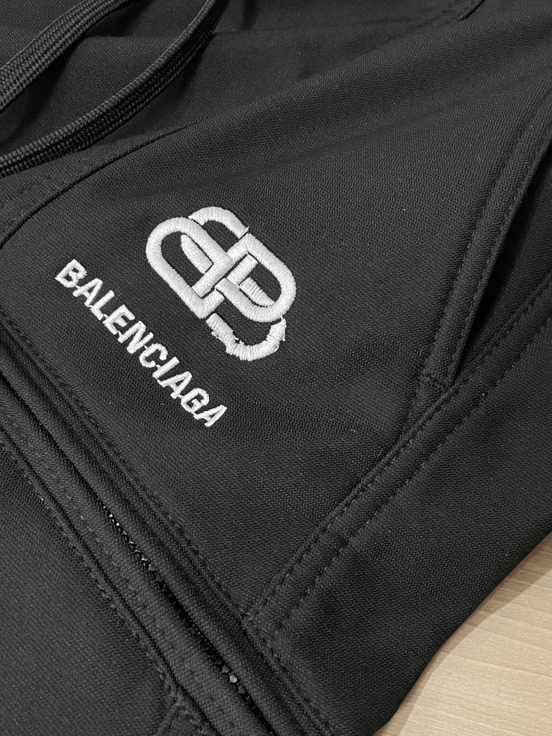 巴黎世家 2025秋冬最新系列男士加厚休闲裤！内里加绒，非常保暖，北方的宝子们赶紧备上！采用客供弹力柔棉